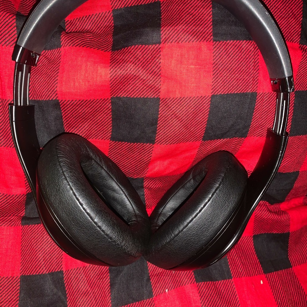 Beats (Studio 3) headphones 🎧